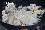 酸辣腐竹菌菇煲