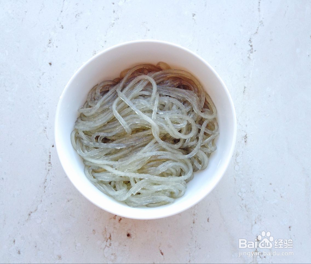 怎样做凉拌杭椒土豆粉呢？