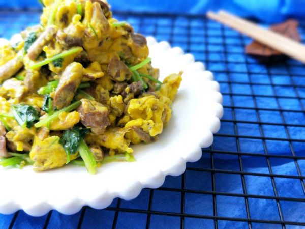 滑子菇香菜炒蛋