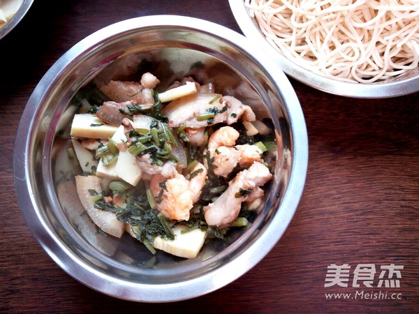 雪菜虾仁面的做法