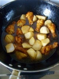 红烧萝卜鸡翅根的特色做法