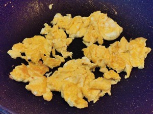 美味的青椒土豆炒火腿鸡蛋