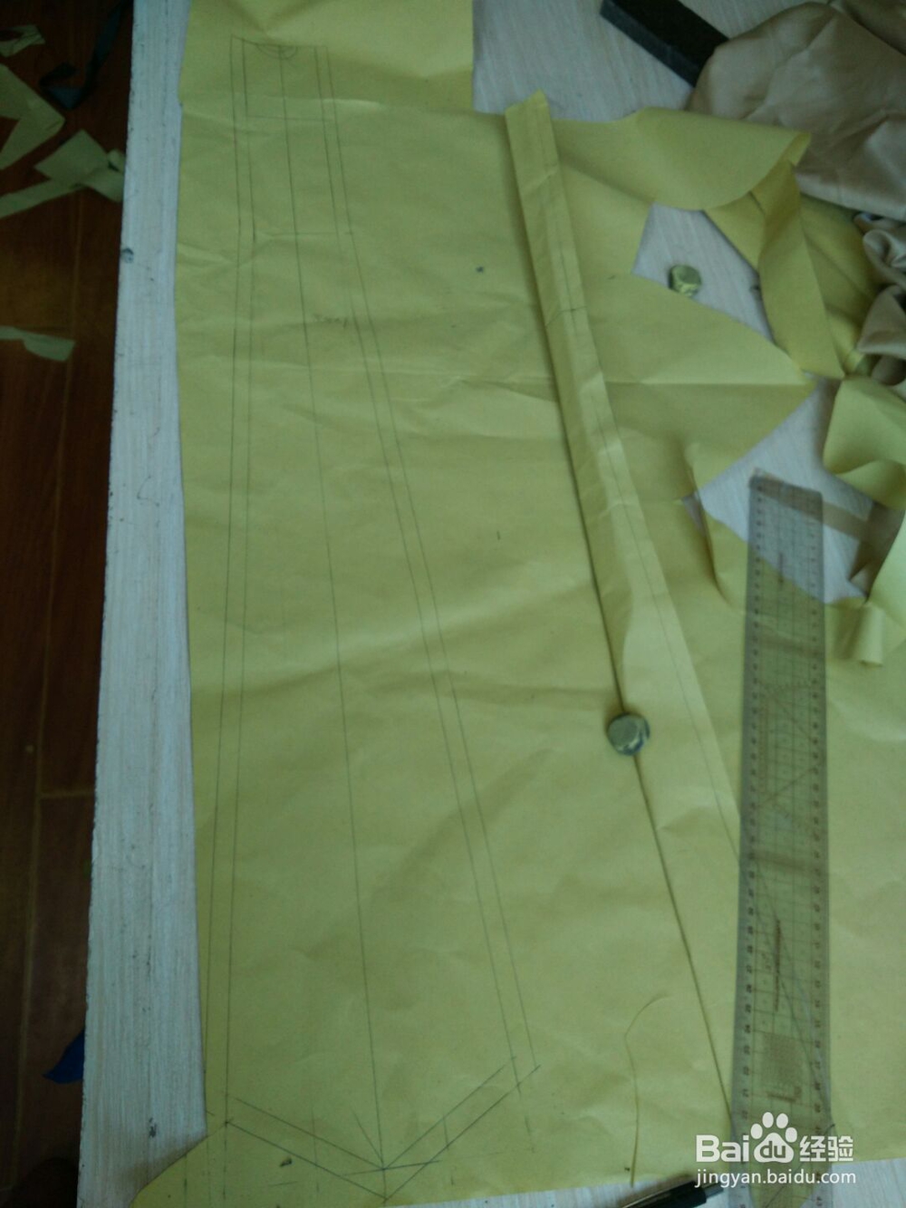 简单实用的系带衬衫