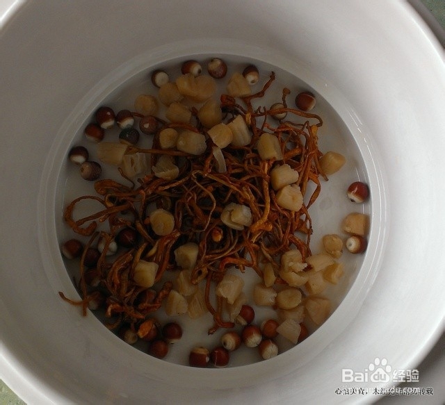 补充能量的虫草花猪骨汤