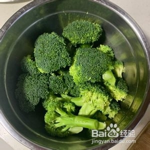 养生食补炒西兰花的做法