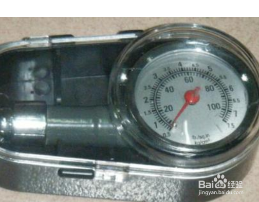 给汽车测胎压注意事项