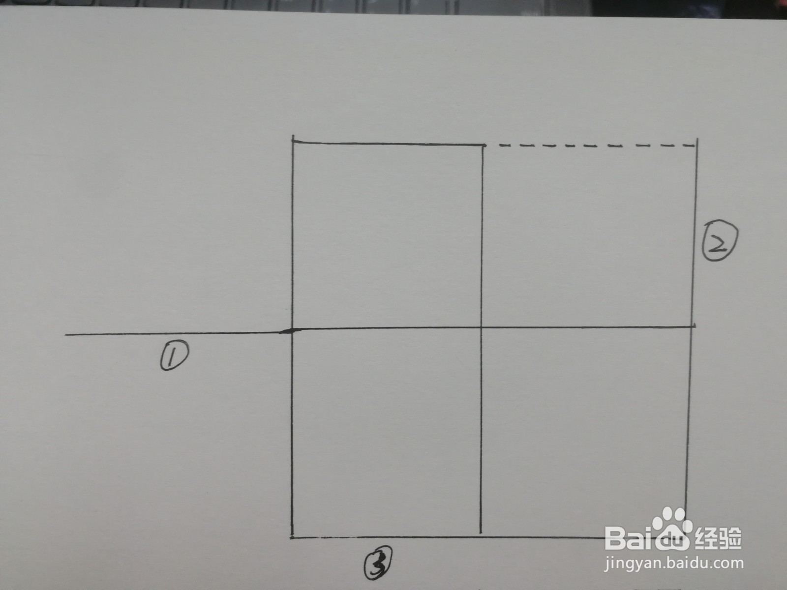 怎么移动三根火柴变成三个正方形