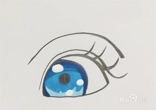 用白色马克笔画出高光,漂亮的蓝色眼睛就上好颜色啦