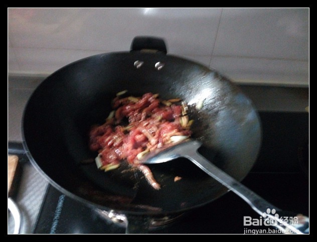 如何做家常小菜——牛肉丝炒胡萝卜