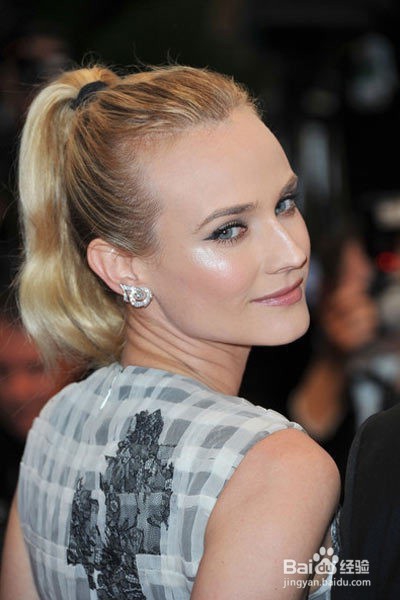 女星钟爱 简单利落马尾发