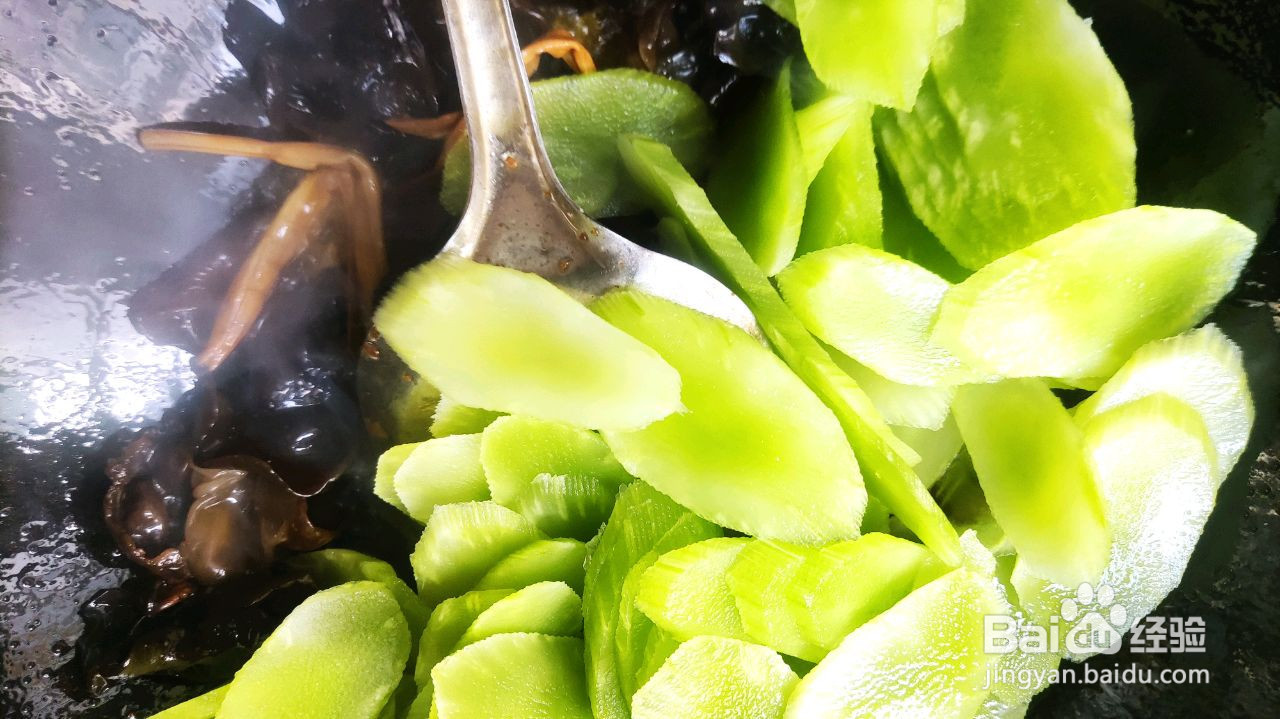 青笋木耳肉片的做法