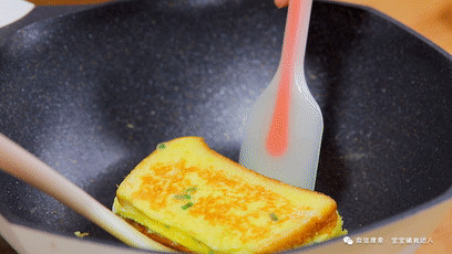 早餐吐司蛋饼宝宝辅食的做法