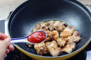 玫瑰糖醋排骨搭配米饭更好吃的做法教程