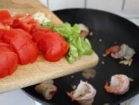 家常番茄炒虾仁的作法