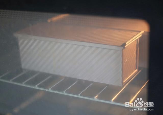 家庭自制草莓酱奶香吐司