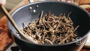 教你怎么做干锅腊肉茶树菇