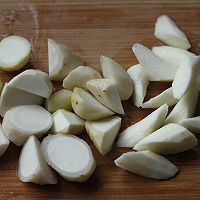 贡茶店里的健脾补肾甜品——山药栗子红枣甜汤