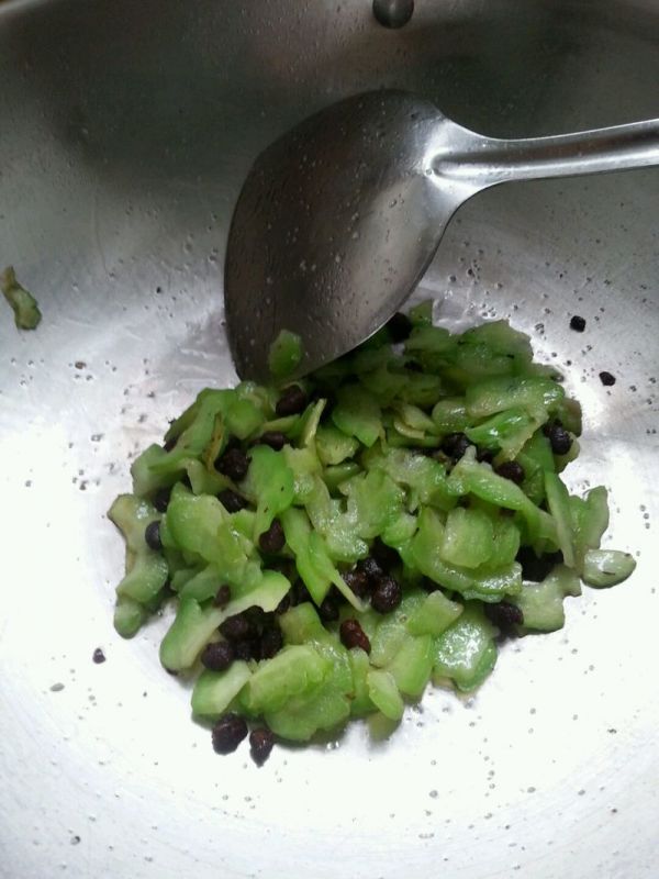 豆豉苦瓜炒鸡蛋