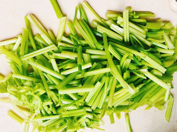 家常菜食芹减一点