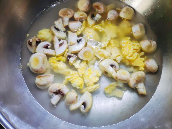 菊花脑蘑菇鸡蛋汤