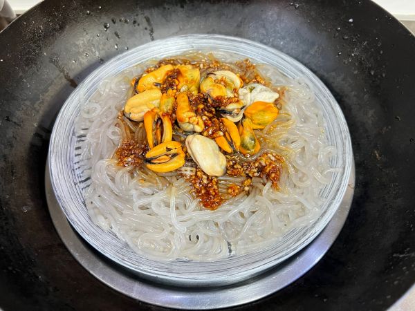 中式味道贻贝蒸粉条