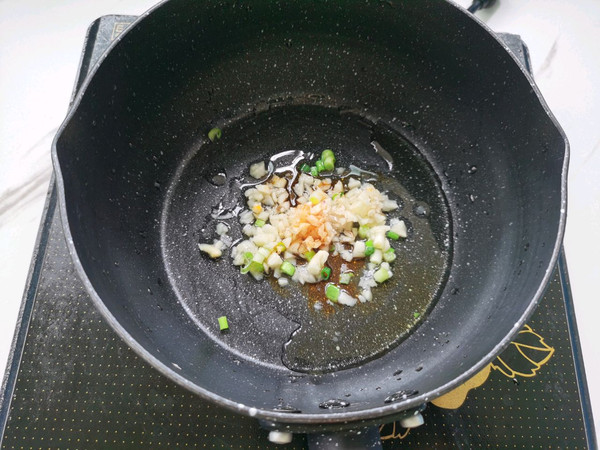 香蒜捞汁拌荞麦面