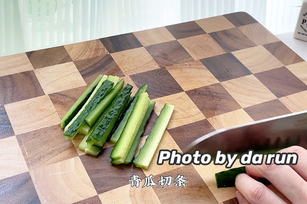 金枪鱼生菜手卷