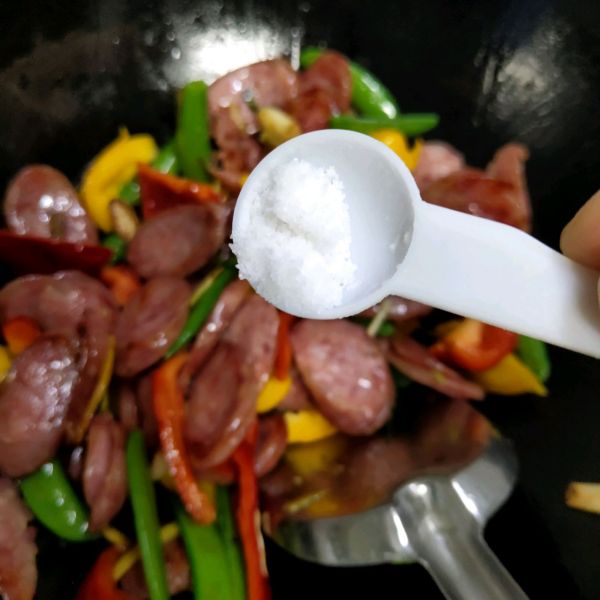 甜豆彩椒炒腊肠