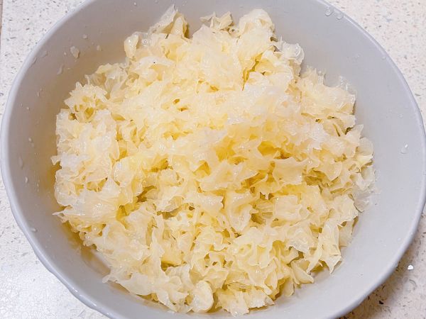 雪梨冰糖银耳汤