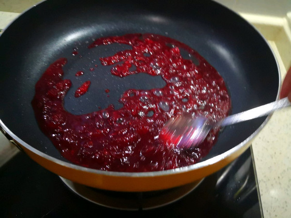 黑全麦松饼配蔓越莓果酱