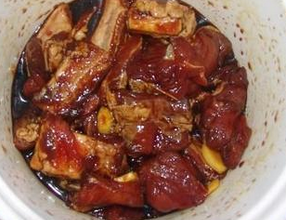 怎岩做香菇焖排骨