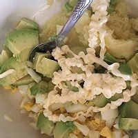牛油果鸡蛋土豆沙拉的做法