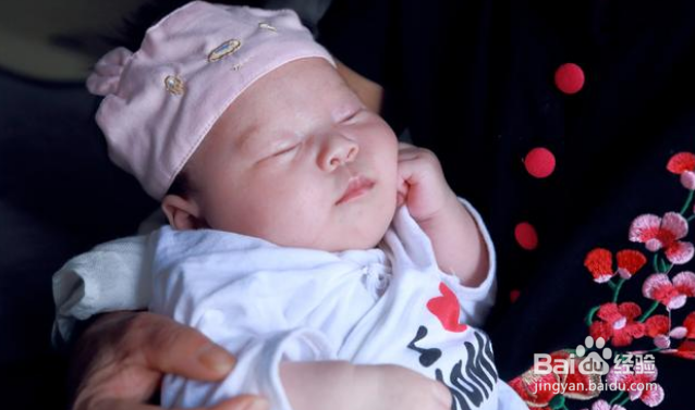 如何自己在家给新生儿宝宝拍照?