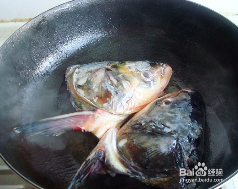 鱼头苕粉煲的做法