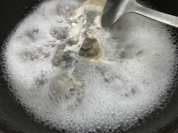 白萝卜牛脊骨汤