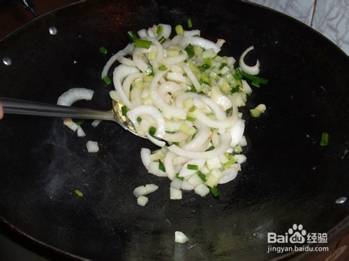粤菜洋葱鸡蛋炒饭的做法