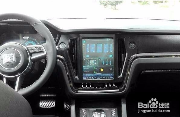 众泰发飙！十几万还装夜视、抬头显示、旋钮换挡
