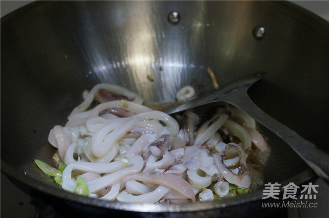 鱿鱼鸡蛋汤面