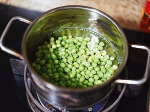 如何做好豌豆虾仁滑蛋