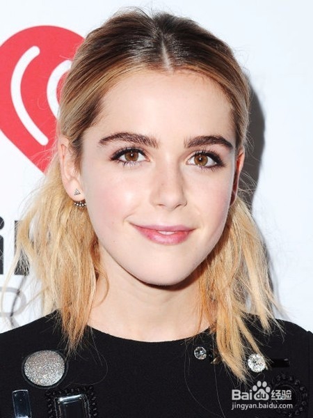 编发设计最显美，中短发这样扎才好看