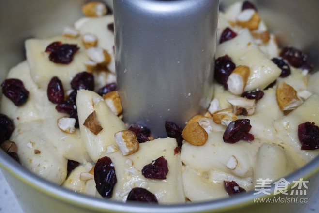 手撕炼乳坚果面包