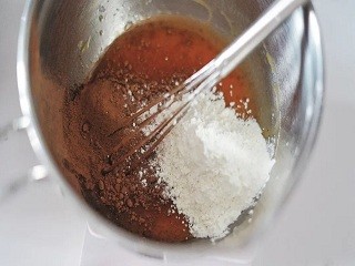富士雪巧克力蛋糕怎么做？