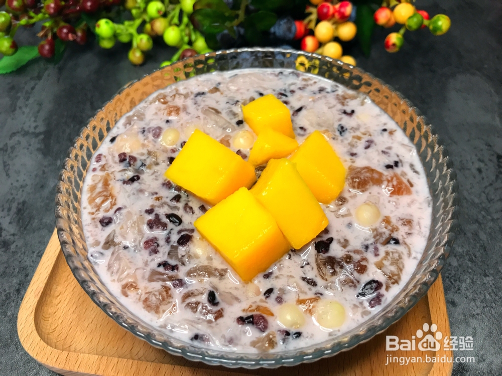 简单好吃的椰浆黑米桃胶银耳羹