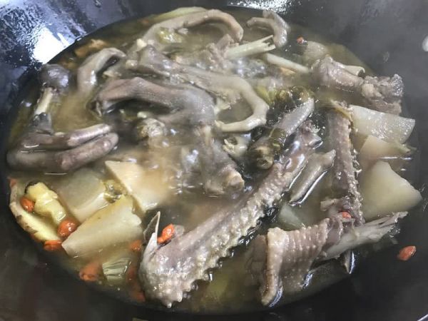 暖胃生津 酸菜鹅掌亦火锅#竹木火锅，文艺腹兴#