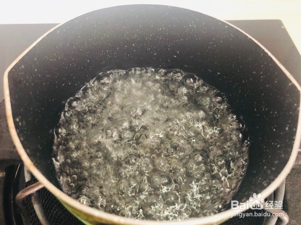 凉爽可口的芒果养乐多的步骤