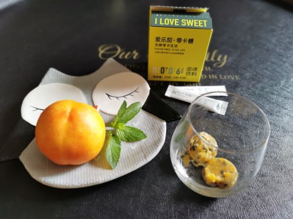 百香桃桃苏打水