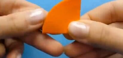 如何用彩纸做出漂亮的纸花