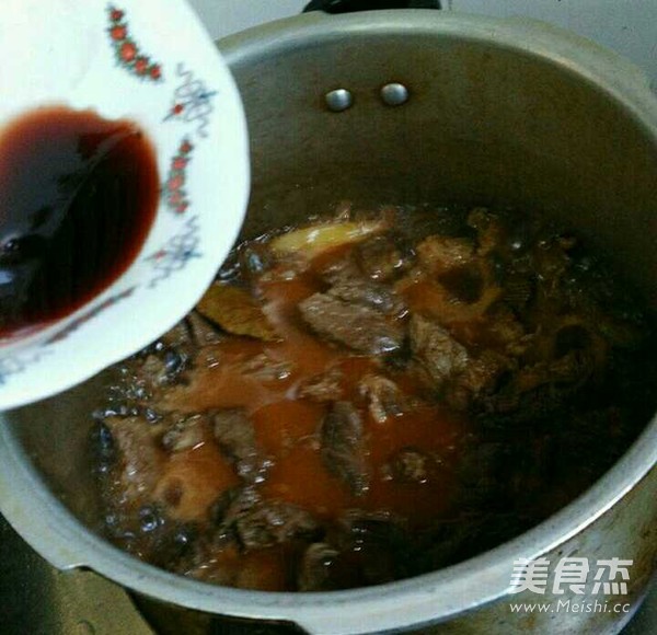 红酒土豆焖牛腩