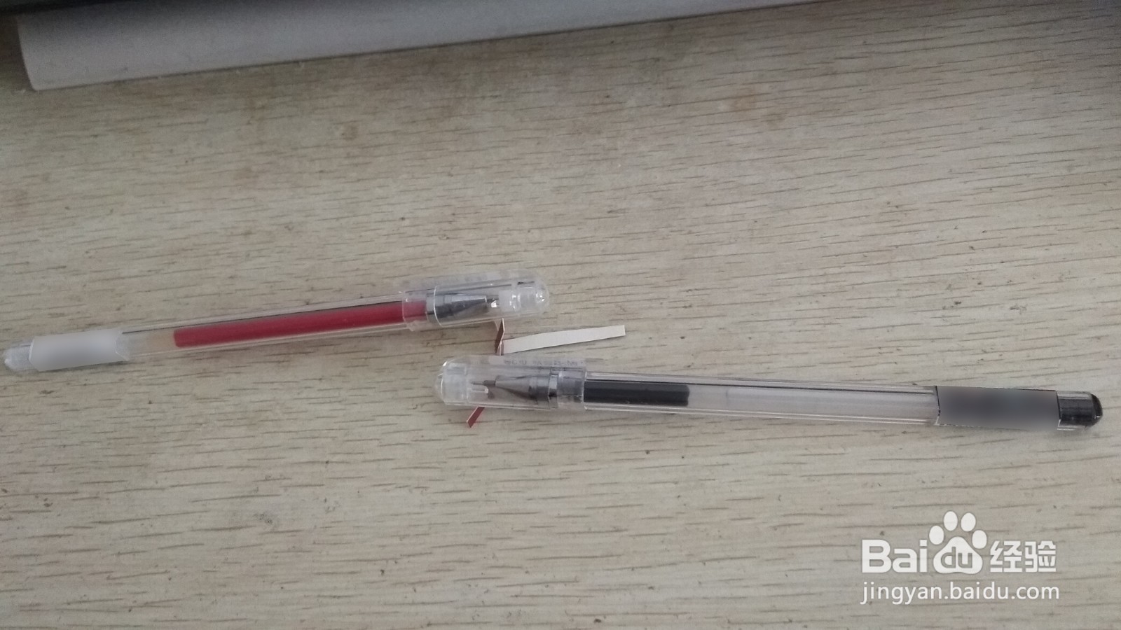 如何用两个长方形硬卡纸做两面放中性笔的支架