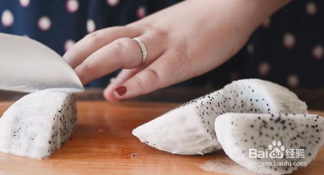 火龙果养乐多里加雪碧的做法